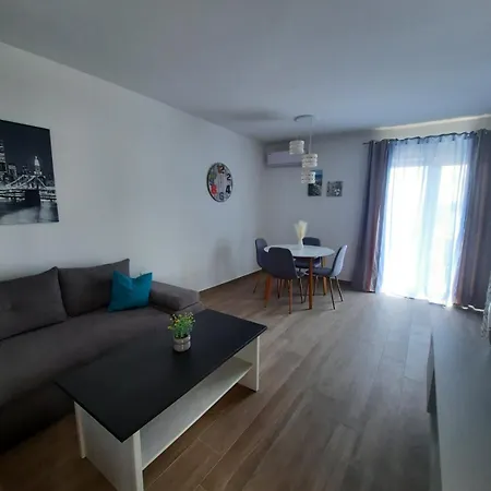 Gabrijel Apartment *